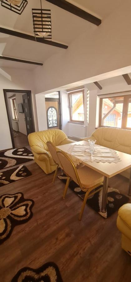 La Ovi Hotel Fagaras Luaran gambar